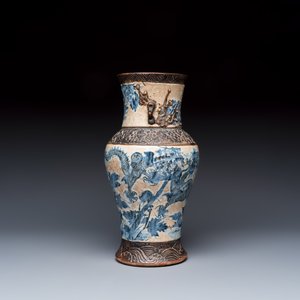 A Chinese Nanking blue and white vase and a famille rose jardinière — foto 5