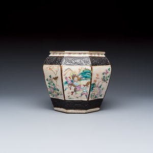 A Chinese Nanking blue and white vase and a famille rose jardinière — foto 9