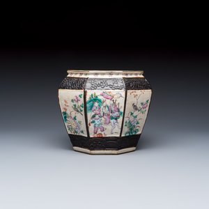 A Chinese Nanking blue and white vase and a famille rose jardinière — foto 10