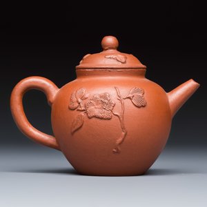 A Chinese Yixing stoneware teapot and cover with floral relief design — photo 4