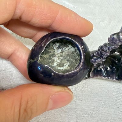 A Chinese aubergine-glazed brush rest and a famille verte sancai biscuit group — foto 19