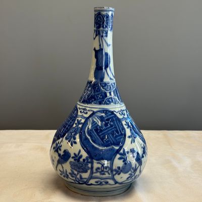 A Chinese blue and white 'Bird among Flowering Branches' bottle vase — photo 3