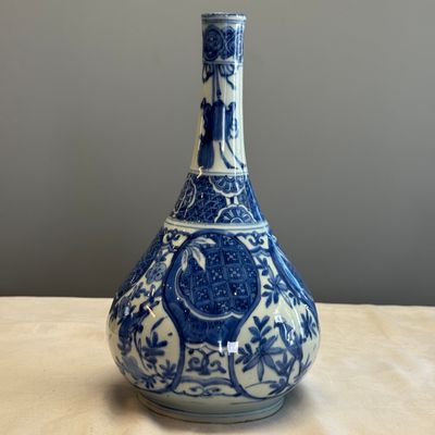 A Chinese blue and white 'Bird among Flowering Branches' bottle vase — photo 7