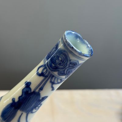 A Chinese blue and white 'Bird among Flowering Branches' bottle vase — photo 8