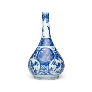 A Chinese blue and white 'Bird among Flowering Branches' bottle vase — photo 6
