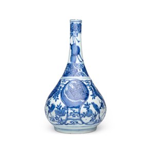A Chinese blue and white 'Bird among Flowering Branches' bottle vase — photo 8