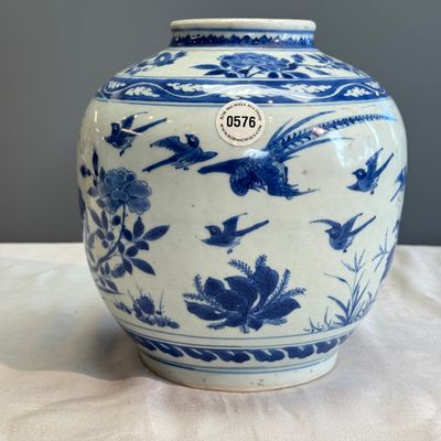 A Chinese blue and white 'Birds Among Flowers' vase — photo 1
