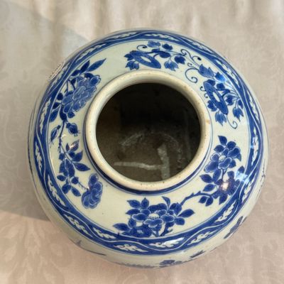 A Chinese blue and white 'Birds Among Flowers' vase — photo 12