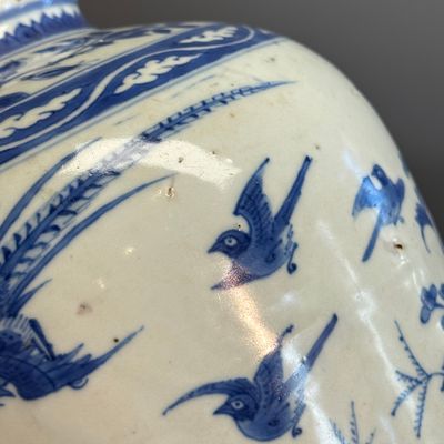 A Chinese blue and white 'Birds Among Flowers' vase — photo 3