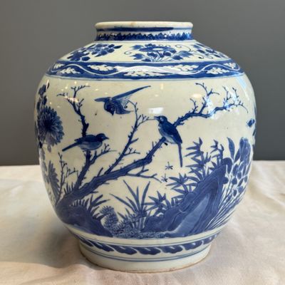 A Chinese blue and white 'Birds Among Flowers' vase — photo 6