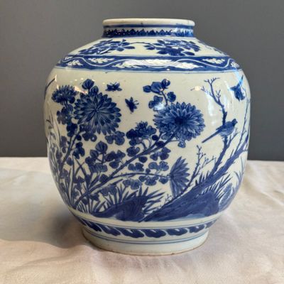 A Chinese blue and white 'Birds Among Flowers' vase — photo 7