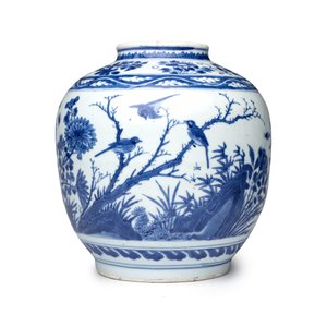 A Chinese blue and white 'Birds Among Flowers' vase — photo 2