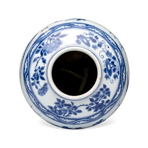 A Chinese blue and white 'Birds Among Flowers' vase — photo 5