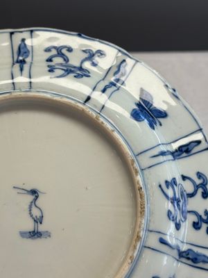 A Chinese blue and white 'Birds Beside the Water' plate — foto 11