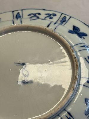 A Chinese blue and white 'Birds Beside the Water' plate — foto 15