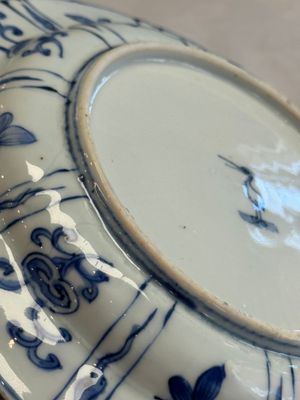 A Chinese blue and white 'Birds Beside the Water' plate — foto 16
