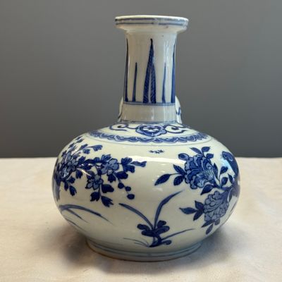 A Chinese blue and white 'Birds among Flowering Branches' kendi — photo 2