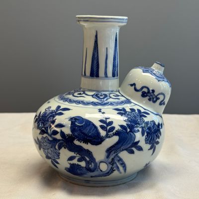 A Chinese blue and white 'Birds among Flowering Branches' kendi — photo 3