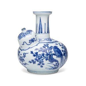 A Chinese blue and white 'Birds among Flowering Branches' kendi — photo 1