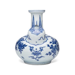 A Chinese blue and white 'Birds among Flowering Branches' kendi — photo 5