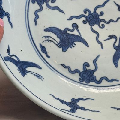 A Chinese blue and white 'Cranes and Flying Horses' dish — foto 2