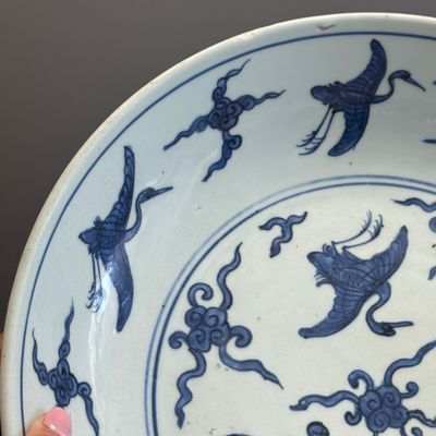 A Chinese blue and white 'Cranes and Flying Horses' dish — foto 3