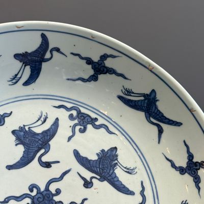 A Chinese blue and white 'Cranes and Flying Horses' dish — foto 4