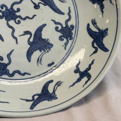 A Chinese blue and white 'Cranes and Flying Horses' dish — foto 5