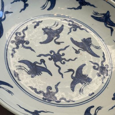 A Chinese blue and white 'Cranes and Flying Horses' dish — foto 6