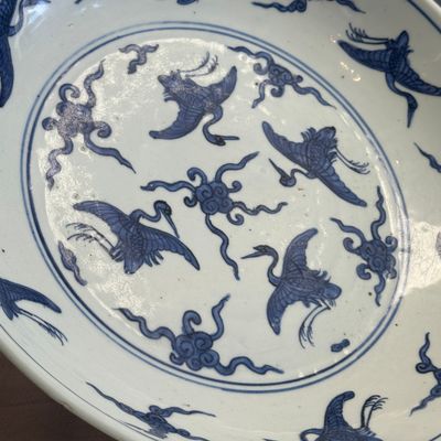 A Chinese blue and white 'Cranes and Flying Horses' dish — foto 7