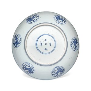 A Chinese blue and white 'Cranes and Flying Horses' dish — foto 2