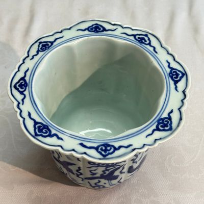 A Chinese blue and white 'Cranes' flowerpot — photo 11