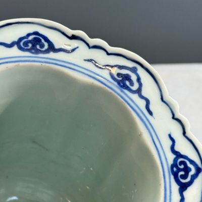 A Chinese blue and white 'Cranes' flowerpot — photo 15