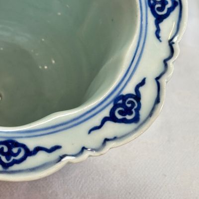 A Chinese blue and white 'Cranes' flowerpot — photo 16