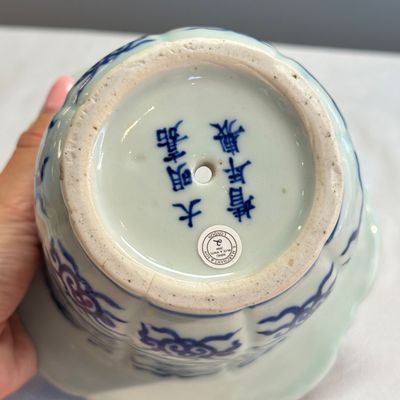 A Chinese blue and white 'Cranes' flowerpot — photo 17
