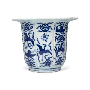 A Chinese blue and white 'Cranes' flowerpot — photo 2