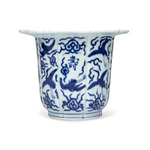 A Chinese blue and white 'Cranes' flowerpot — photo 4