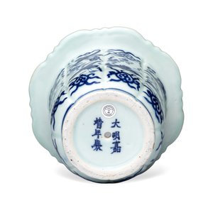 A Chinese blue and white 'Cranes' flowerpot — photo 7