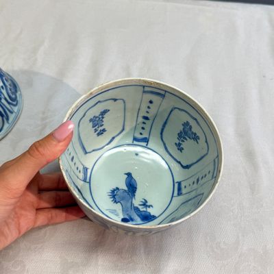 A Chinese blue and white 'Crow' cup or bowl and cover, Hatcher Cargo — photo 11