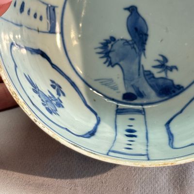 A Chinese blue and white 'Crow' cup or bowl and cover, Hatcher Cargo — photo 12