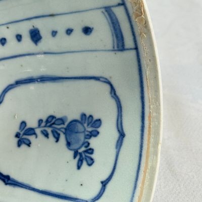 A Chinese blue and white 'Crow' cup or bowl and cover, Hatcher Cargo — photo 18