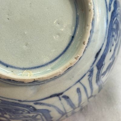 A Chinese blue and white 'Crow' cup or bowl and cover, Hatcher Cargo — photo 23