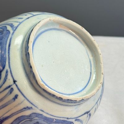 A Chinese blue and white 'Crow' cup or bowl and cover, Hatcher Cargo — photo 24