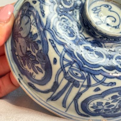 A Chinese blue and white 'Crow' cup or bowl and cover, Hatcher Cargo — photo 29