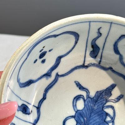 A Chinese blue and white 'Crow' cup or bowl and cover, Hatcher Cargo — photo 37