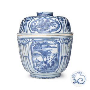 A Chinese blue and white 'Crow' cup or bowl and cover, Hatcher Cargo — photo 1