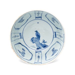 A Chinese blue and white 'Crow' cup or bowl and cover, Hatcher Cargo — photo 5