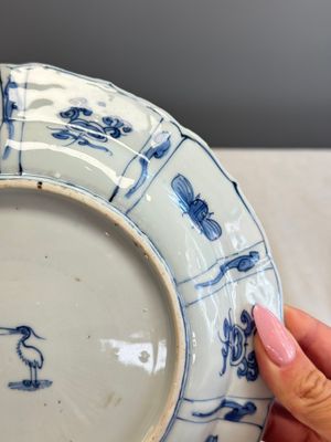 A Chinese blue and white 'Double Gourd' plate — photo 11