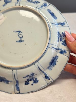 A Chinese blue and white 'Double Gourd' plate — photo 12