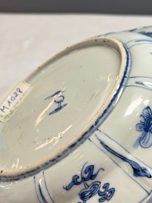 A Chinese blue and white 'Double Gourd' plate — photo 15